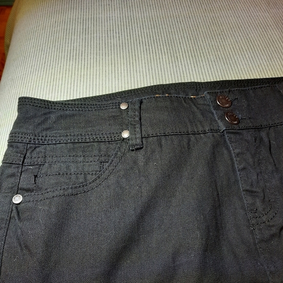 Smart Set Black Mini Skirt (Size 9) - Picture 5 of 8